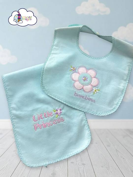 Set de babero y babitas de tela bordadas